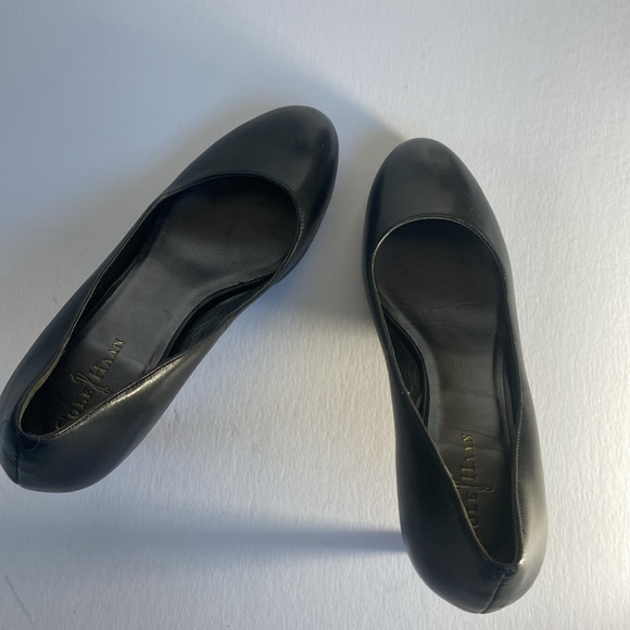 Cole Haan Round Toe Three Inch Classic Pump With Leather Soles - Size 10B - Picture 9 of 10